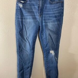 Judy Blue Medium Wash Skinny Jeans with Distressed Knees